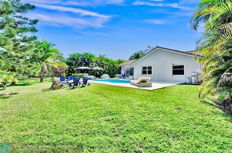 10561 Paso Fino Dr, Lake Worth FL  33449-8009 exterior