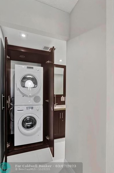 1600 Ocean Dr, Hollywood FL  33019-2447 exterior