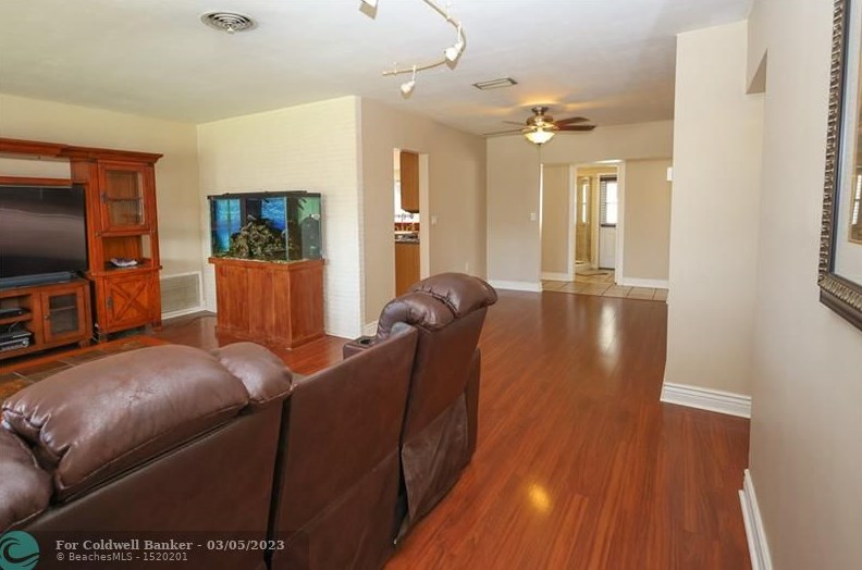7921 Shalimar St, Hollywood, FL 33023-2429