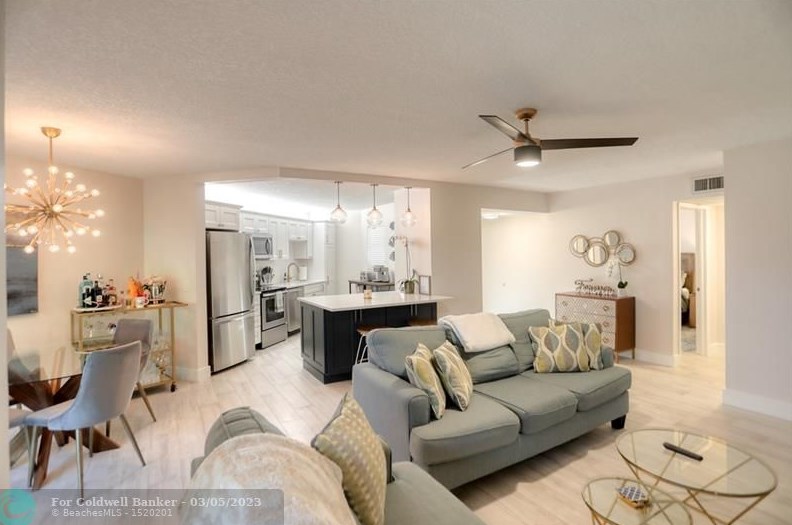 5650 Camino Del Sol #302, Boca Raton, FL 33433