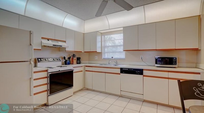 250 Hollybrook Ter, Hollywood, FL 33025-1265