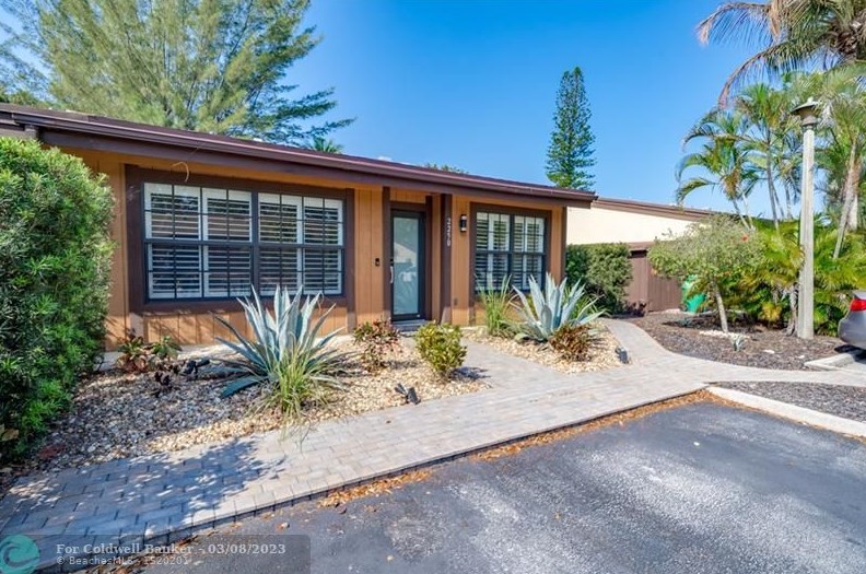 2250 Buttonwood Ave, Hollywood, FL 33026