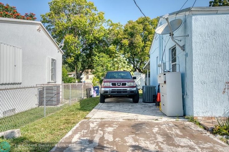 1475 57th St, Miami, FL 33142-3147
