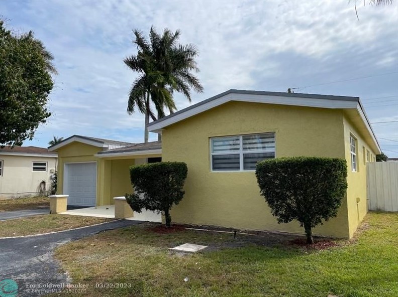 2807 Island Dr, Hollywood FL  33023-5808 exterior