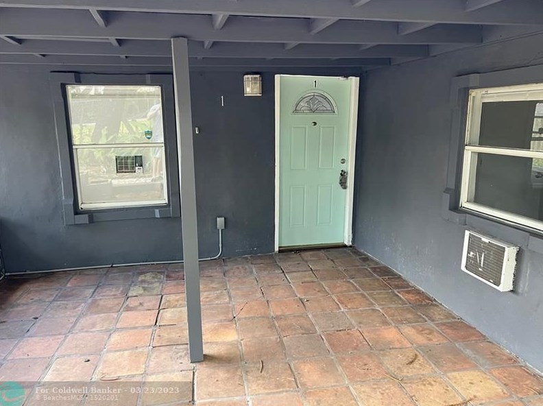 8261 Nw 1st Pl, Miami, FL 33138