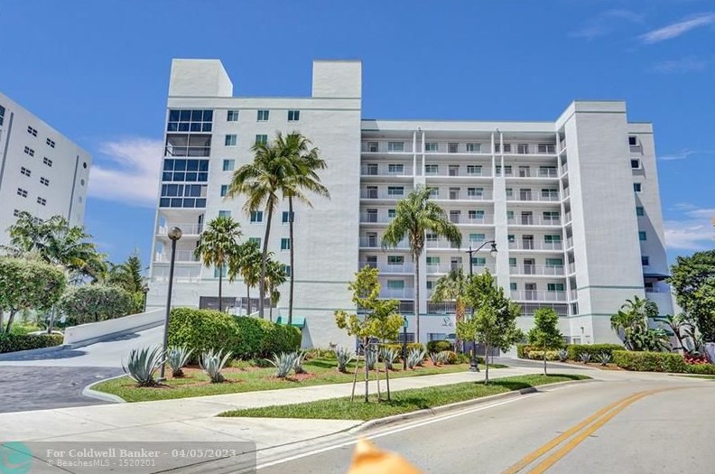 17800 Bay Rd, Miami FL 33160-1919 exterior