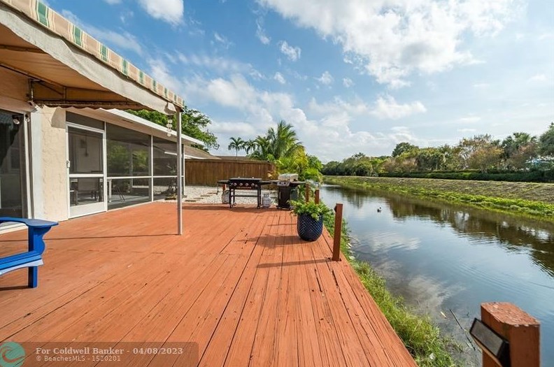 9648 Richmond Cir, Boca Raton FL  33434-2329 exterior