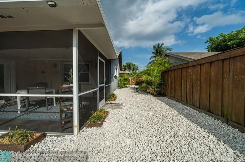 9648 Richmond Cir, Boca Raton FL  33434-2329 exterior