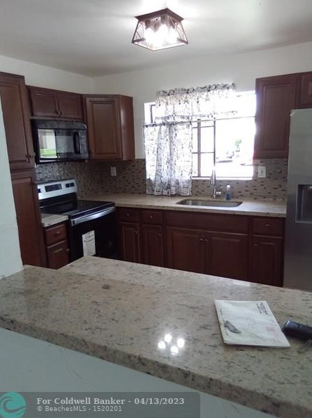 17302 Nw 9th Ct, Miami, FL 33169