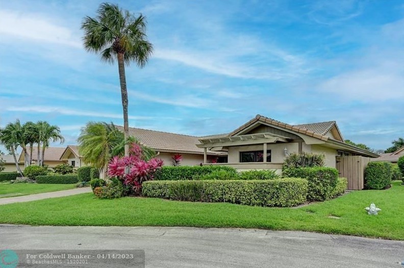 6777 Villas Dr, Boca Raton, FL 33433-5040
