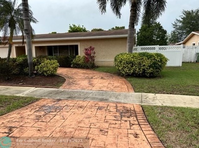 8781 Nw 8th St, Hollywood, FL 33024