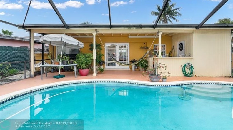 2706 Nassau Dr, Hollywood FL  33023-4627 exterior