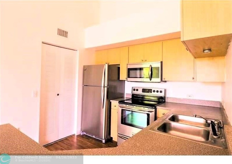 317 Villa Cir, Boynton Beach, FL 33435-8910