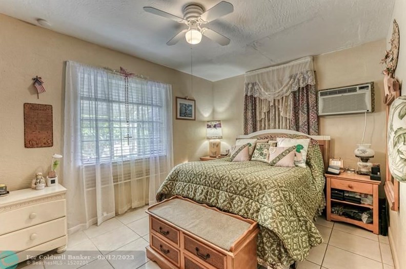 2326 Dewey St, Hollywood, FL 33020-5943