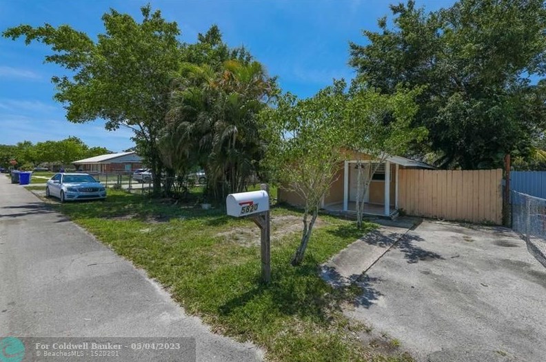 5820 Garfield St, Hollywood, FL 33021