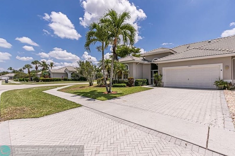 7943 Rockford Rd, Boynton Beach, FL 33472-2527