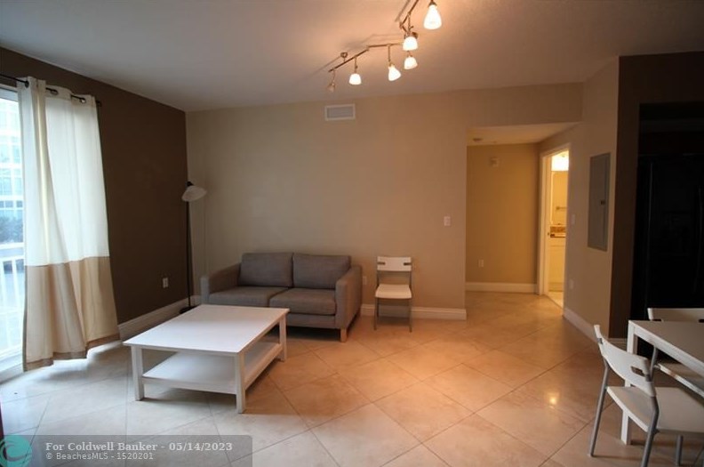 7275 Sw 90th Way Apt 211, Miami, FL 33156