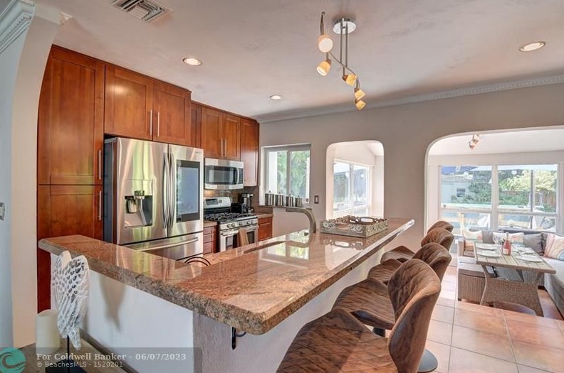 1516 Plunkett St, Hollywood FL 33020-5765 exterior