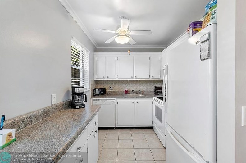 221 Canterbury J #221, West Palm Beach, FL 33417