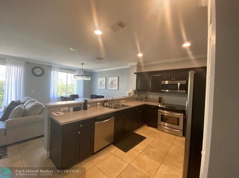 2761 Evergreen Cir, Boynton Beach, FL 33426-8657