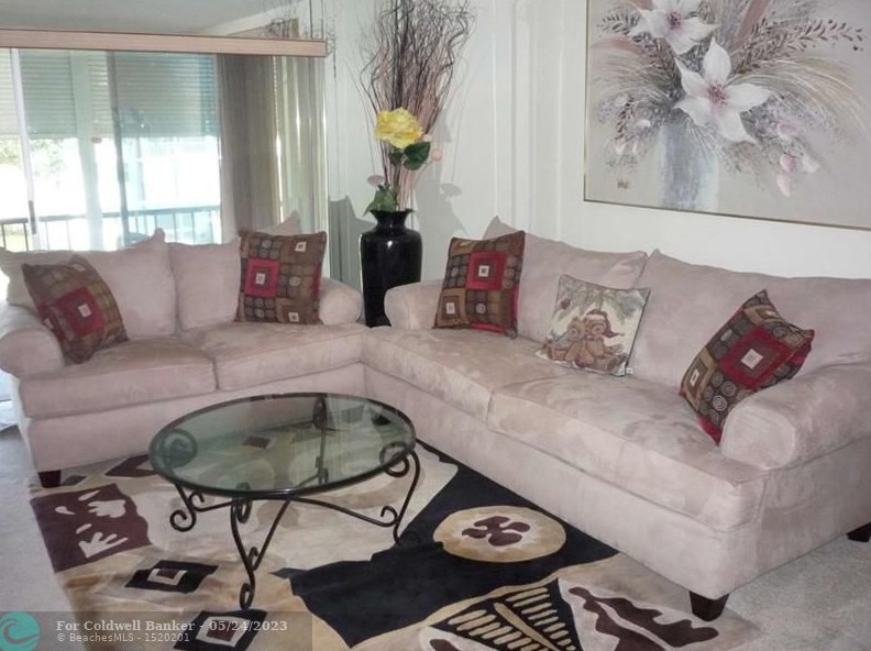 671 Hollybrook Dr, Hollywood FL  33025-4001 exterior