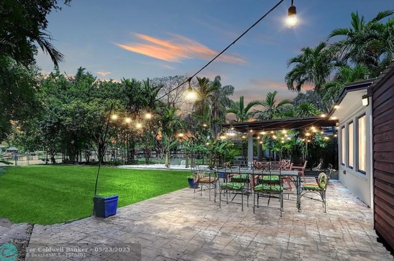 1150 Royal Poinciana Blvd, Miami, FL 33166-3259