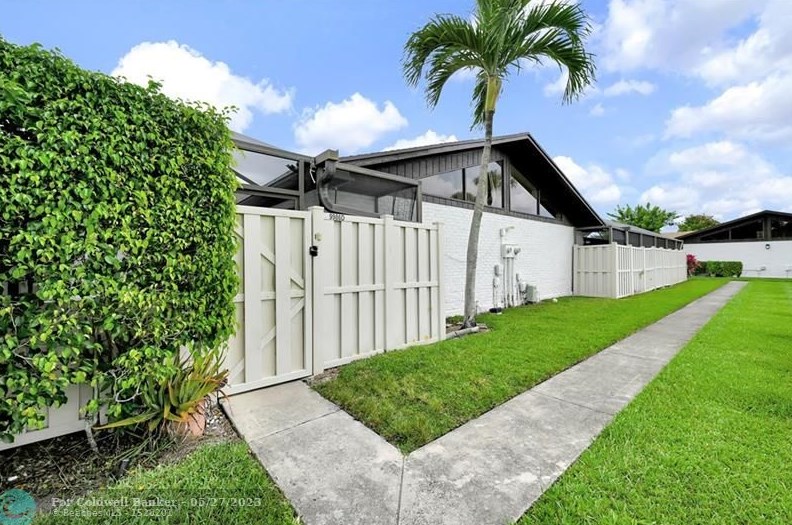 9986 Boca Gardens Trl, Boca Raton FL exterior