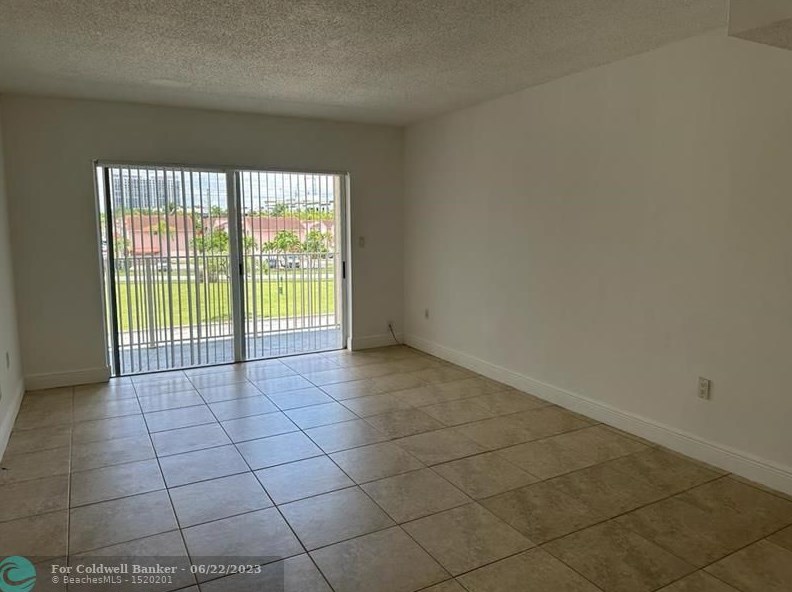 5112 Nw 79th Ave Apt 301, Miami, FL 33166