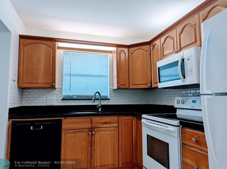 21915 Lake Forest Cir #206, Boca Raton, FL 33433