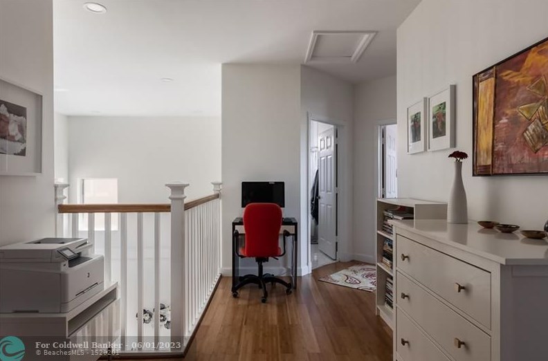 1050 Oysterwood St, Hollywood FL  33019-4847 exterior