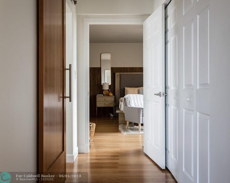 1050 Oysterwood St, Hollywood FL  33019-4847 exterior