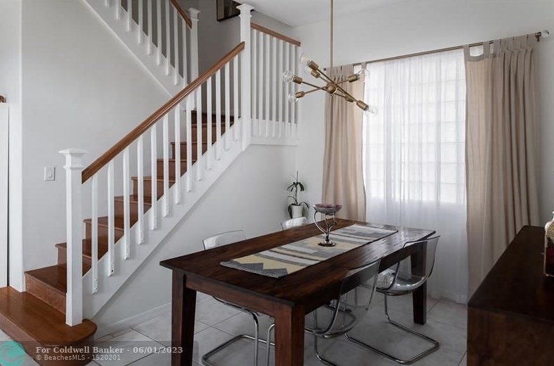 1050 Oysterwood St, Hollywood FL  33019-4847 exterior