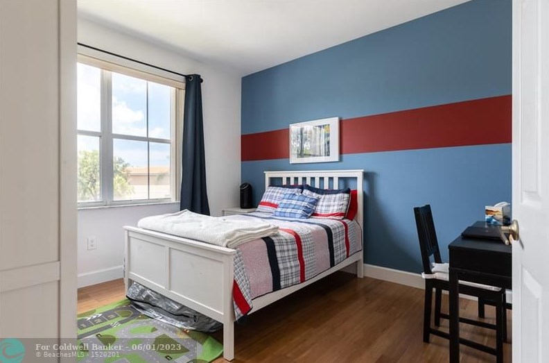 1050 Oysterwood St, Hollywood FL  33019-4847 exterior