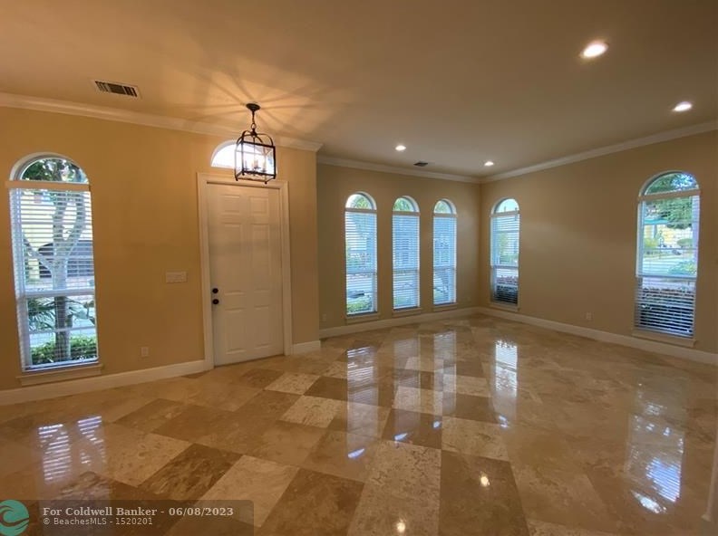 105 Via Floresta Dr, Boca Raton, FL 33487