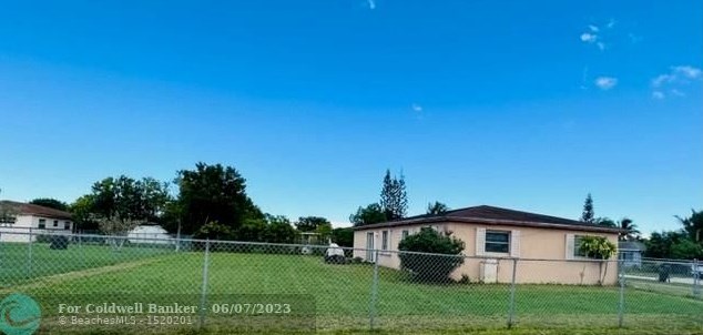 10915 Stacey Ln, Boca Raton, FL 33428-4028
