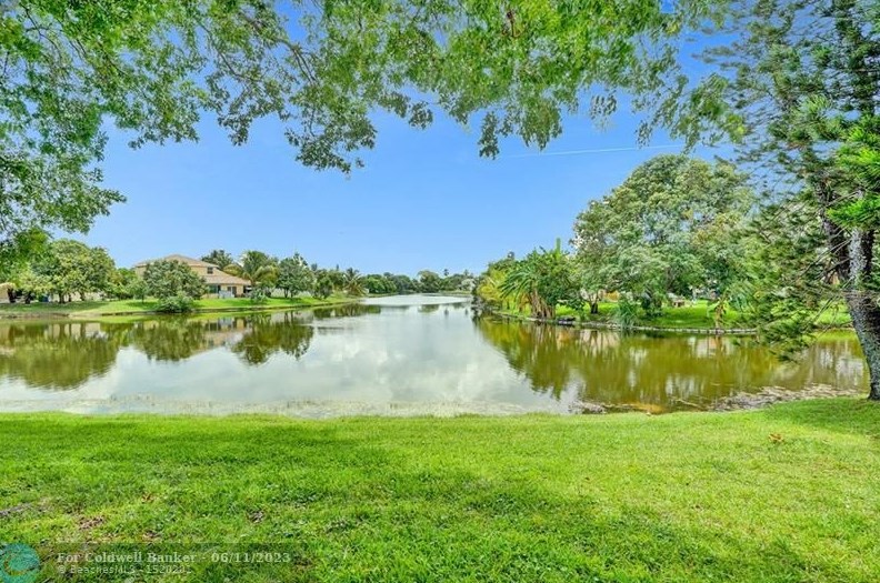 2855 River Run Cir, Hollywood, FL 33025-4432