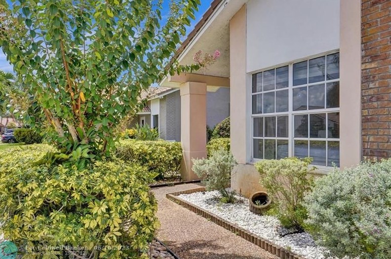 10066 Camelback Ln, Boca Raton FL  33498-4713 exterior