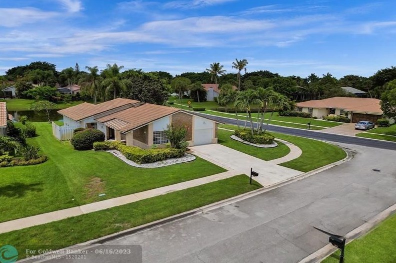 10066 Camelback Ln, Boca Raton FL  33498-4713 exterior