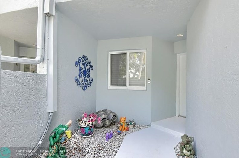 6045 Old Court Rd, Boca Raton, FL 33433-7820