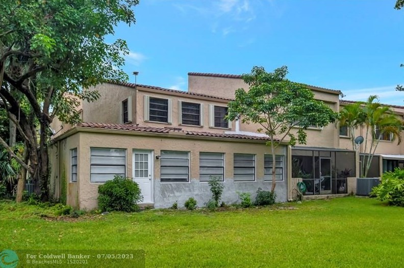 3710 Estepona Ave, Miami FL  33178-2928 exterior