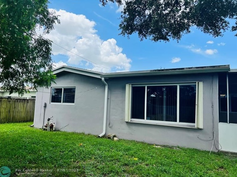 2631 Flamingo Dr, Hollywood, FL 33023-4640