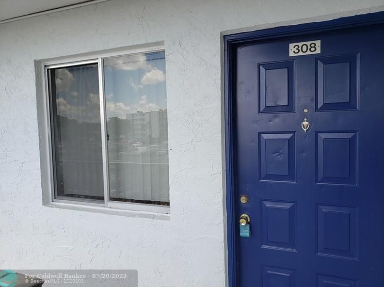 8550 Sherman Cir, Hollywood, FL 33025-2143