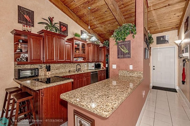 10171 Cypress Ct, Hollywood, FL 33026-2432
