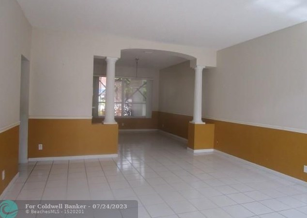 103 Woodlake Cir, Lake Worth, FL 33463-3083