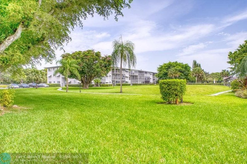 5100 Washington St, Hollywood FL 33021-7161 exterior