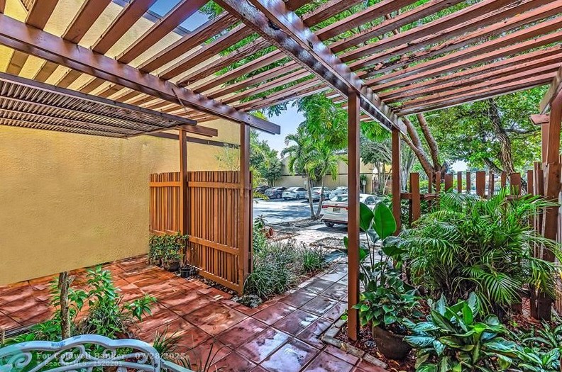 1451 Golfview Dr, Hollywood, FL 33026-3103