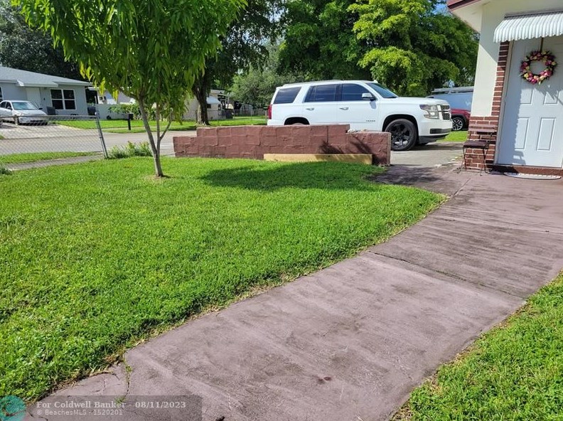 6035 Grant St, Hollywood, FL 33024-6040