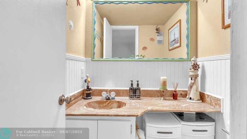 4944 Sheridan St, Hollywood FL 33026-1422 exterior