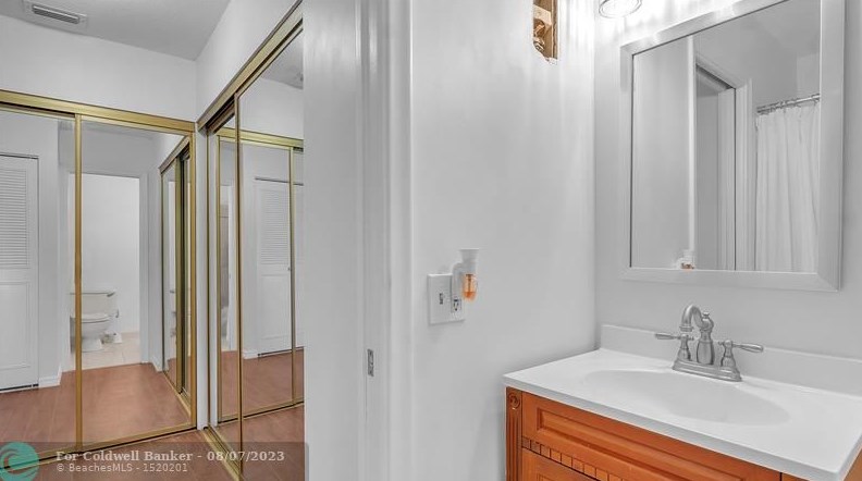 4944 Sheridan St, Hollywood FL 33026-1422 exterior