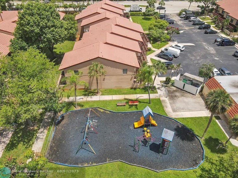 4944 Sheridan St, Hollywood FL 33026-1422 exterior